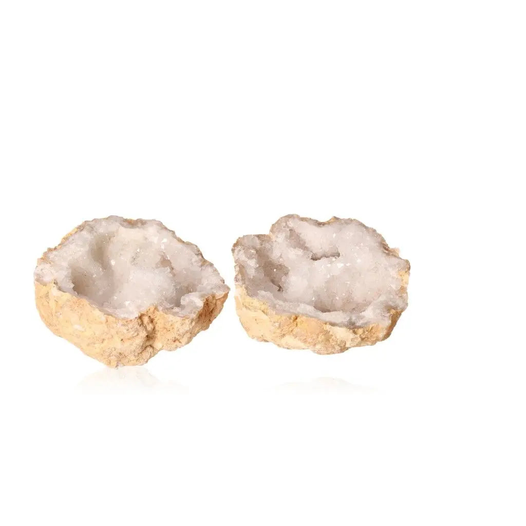 Open quartz geode displaying sparkling white crystals, weighing between 700-900g, offering tranquility and clarity.