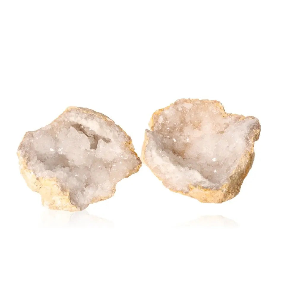 Open quartz geode showcasing sparkling white crystals, 700-900g size, with rugged outer surface, emphasizing purification and amplification.