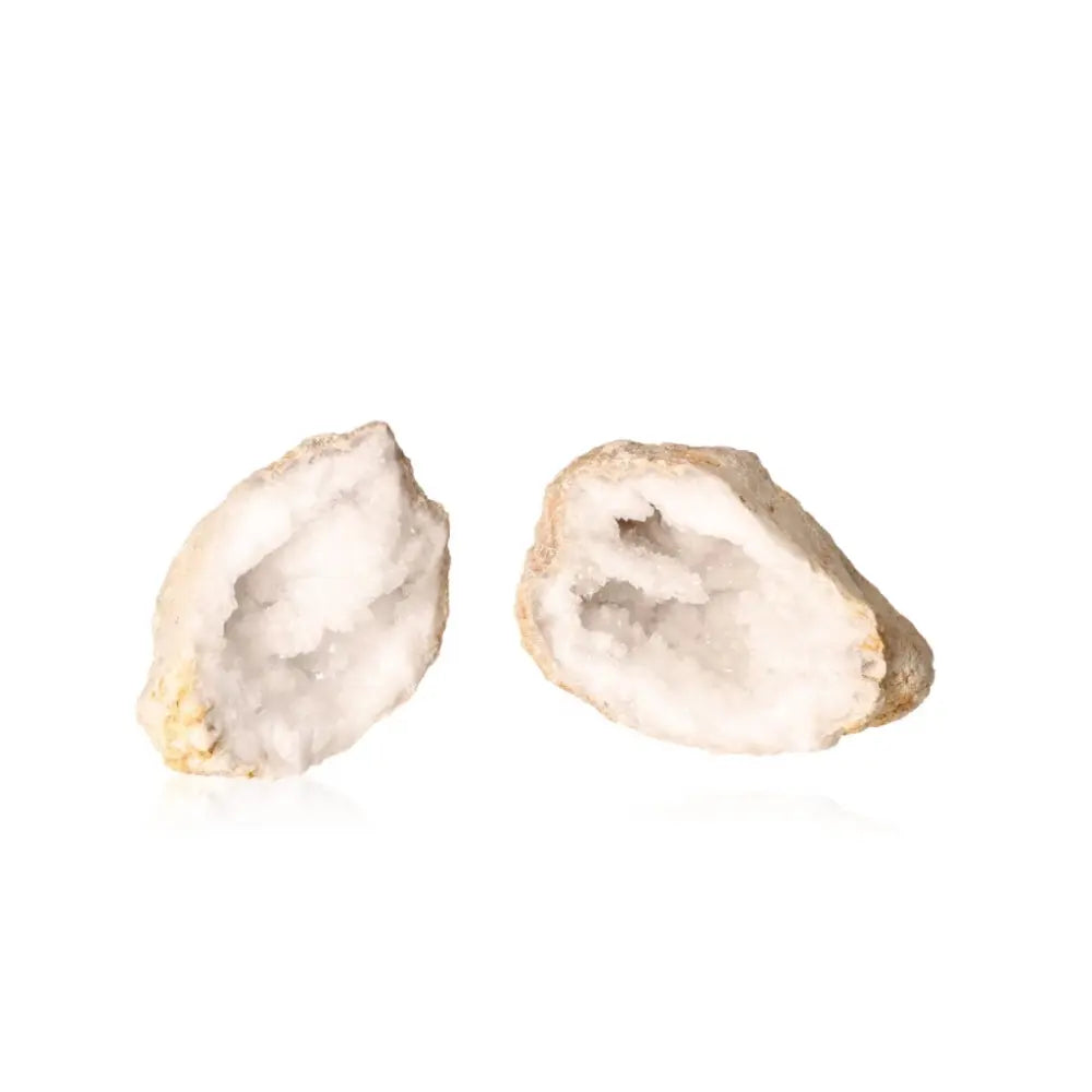 Open white quartz geode featuring sparkling crystals inside, weight 900-1200g, offering natural beauty and energy purification.