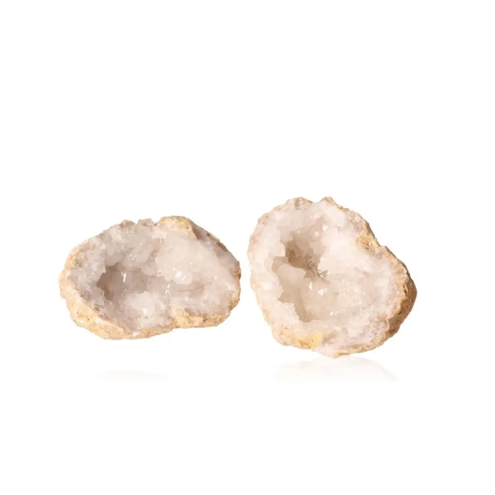 Quartz geode split open displaying milky quartz crystals, weighing 900-1200g, exemplifying natural beauty and tranquility.