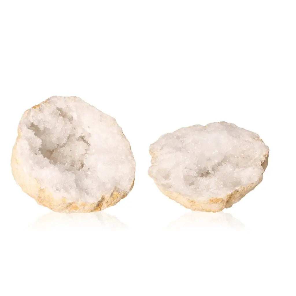 Quartz geode weighing 900-1200g with milky crystals, revealing nature's artistry in sparkling white against a rugged, earthy shell.