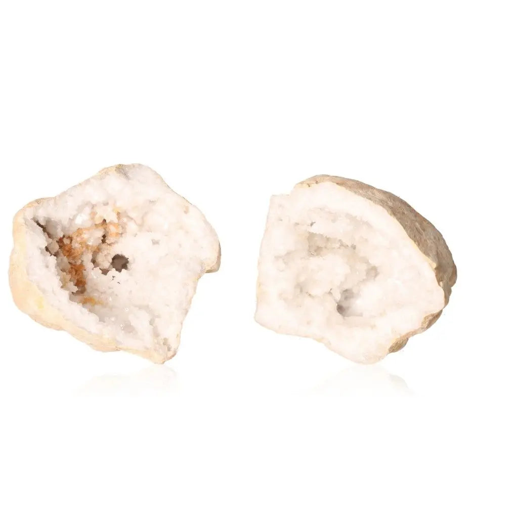 Split quartz geode displaying crystalline interior, weighing between 900-1200g, showcasing natural elegance and tranquility.