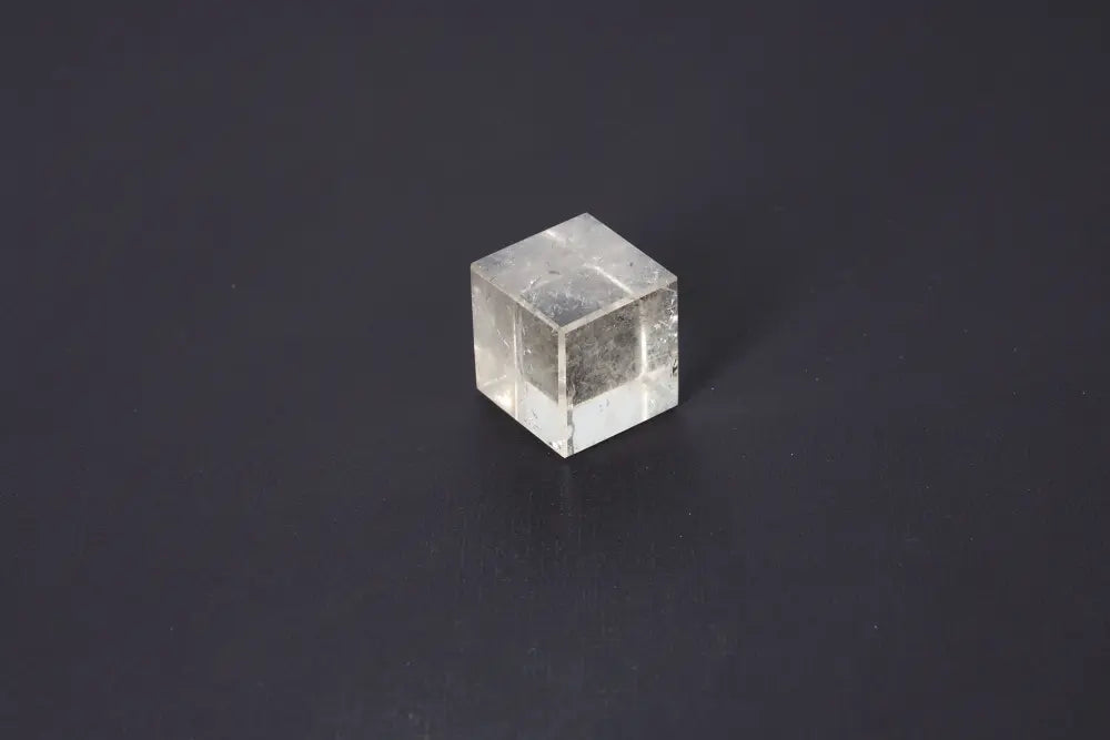 Smoky Quartz Cube, 4 cm - grounding stone in translucent tones, perfect for emotional calm and energy protection.