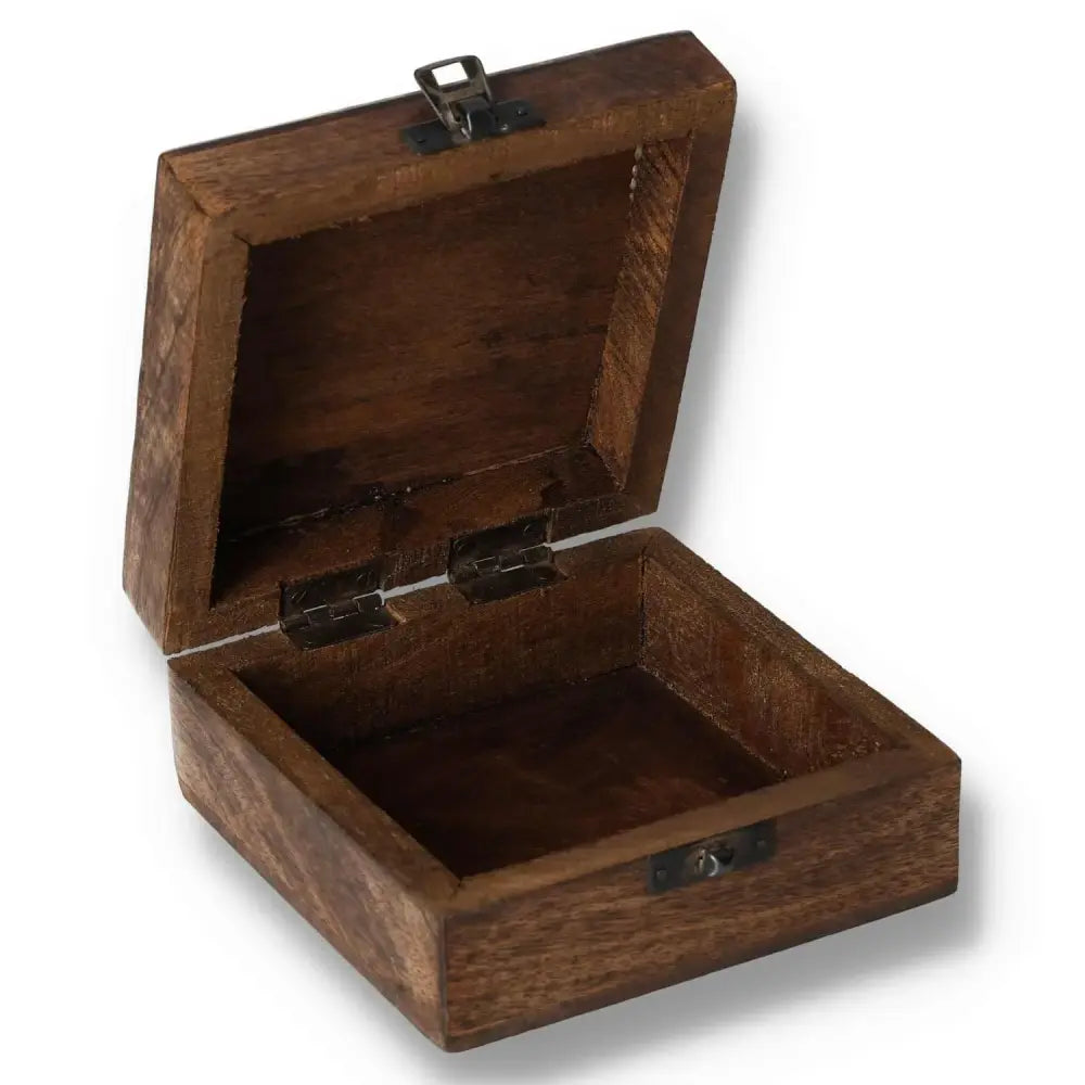 Open square wooden keepsake box featuring a Tree of Life design, measuring 13x13x6cm.