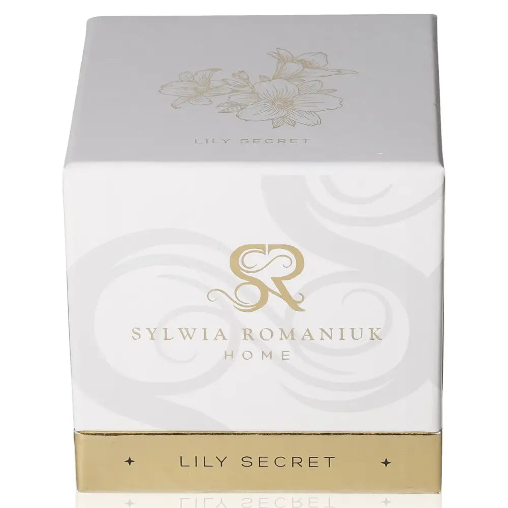 Sylwia Romaniuk Home Candle packaging, featuring elegant floral design and logo on a white and gold box.
